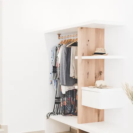 Super Paradise Hotel מלון 2*