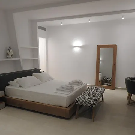 Super Paradise Hotel