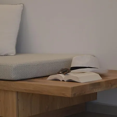 Super Paradise Hotel