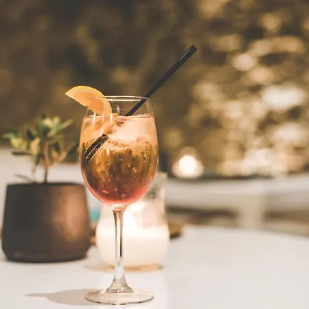 超级天堂套房酒店 2*