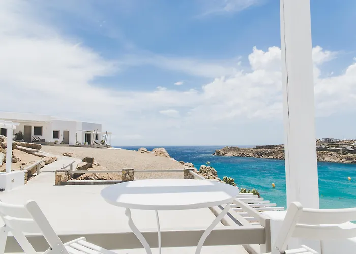 Super Paradise Suites 2*