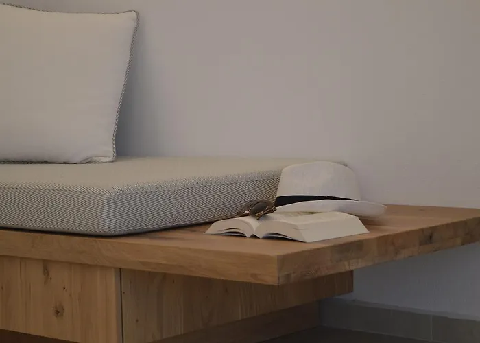 Super Paradise Hotel