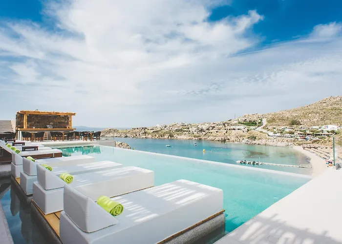 Hotel Super Paradise Suites 2*