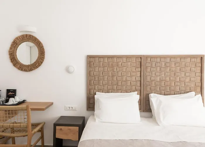 Super Paradise Suites 2*