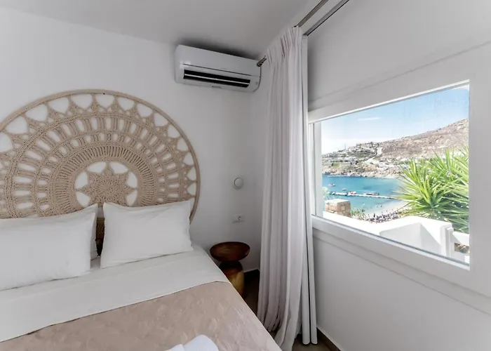 Super Paradise Hotel 2*