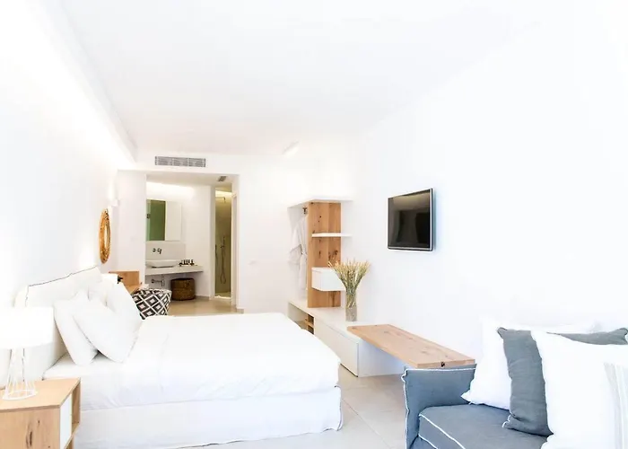 Super Paradise Suites 2*