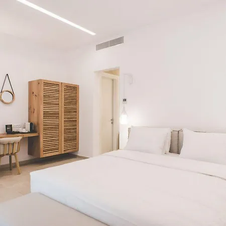 Super Paradise Suites Hotel
