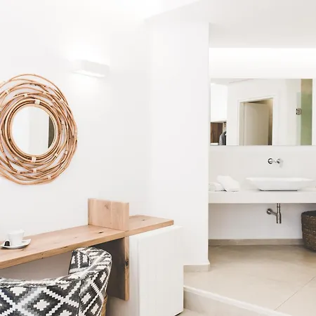 מלון Super Paradise Hotel 2*