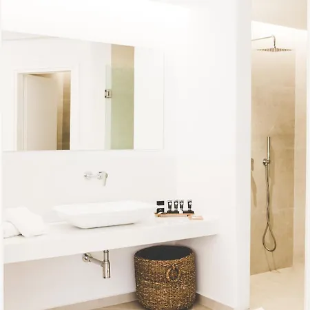 Super Paradise Suites Hotel