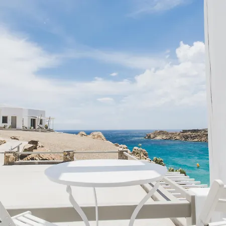 Super Paradise Suites 2*