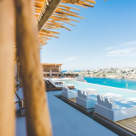 Hotel Super Paradise Suites 2*