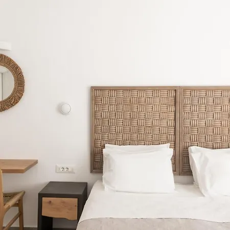 Super Paradise Suites 2*