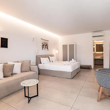 Hotel Super Paradise Suites 2*