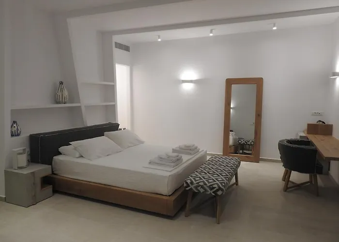 Super Paradise Hotel