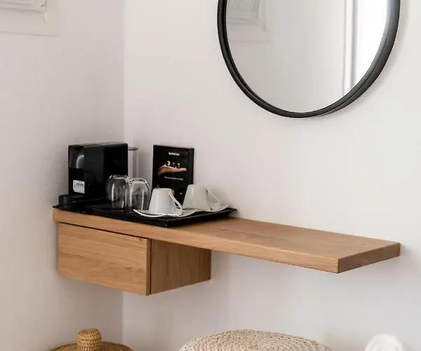 Super Paradise Hotel 2*