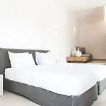 Super Paradise Hotel Hotell