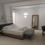 Super Paradise Hotel