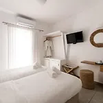 Super Paradise Hotel