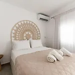 Super Paradise Hotel